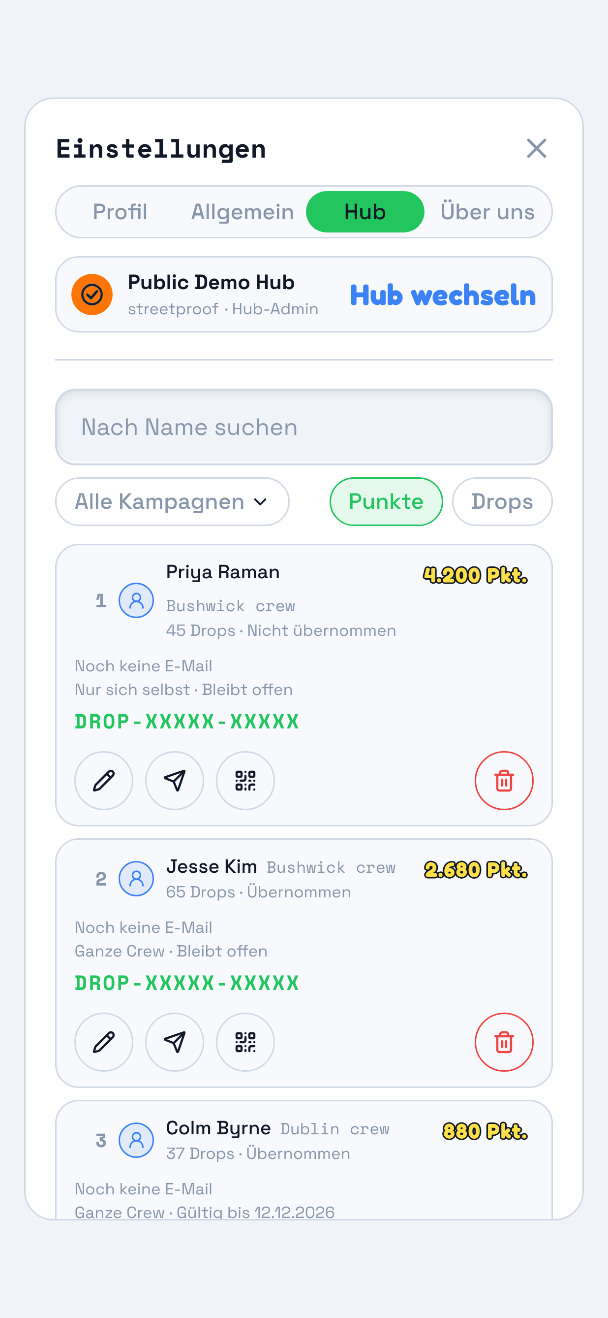 Die Einstellungen in TraceReach Drop, geöffnet auf „Hub“. Markiert sind der dritte von vier Tabs, „Hub“, und deine Crew darunter. Jede Zeile zeigt einen Namen, ein Kennzeichen und einen Drop-Code.
