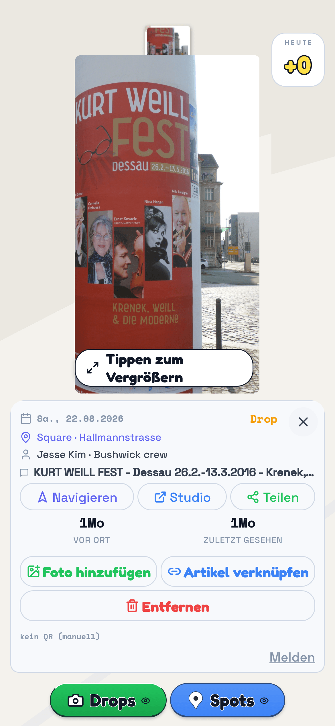 Dieselbe Litfaßsäule als Drop auf der Karte, mit Foto, Ort und Uhrzeit
