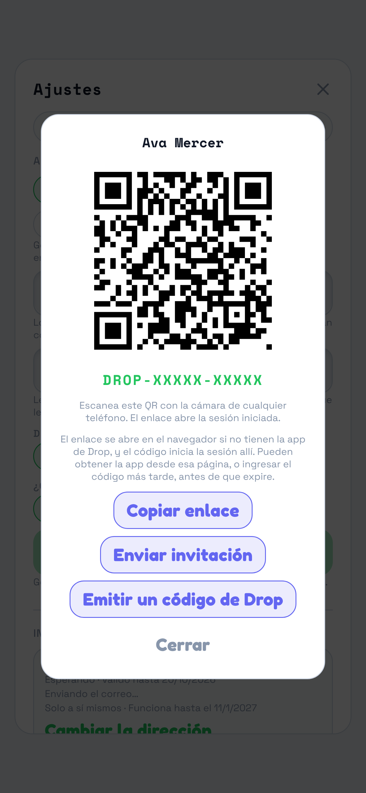 El panel Hub atenuado detrás de la tarjeta de un código de Drop nuevo. Se destaca la tarjeta con el nombre que escribiste, un QR, el código debajo y tres controles: Copiar enlace, Enviar invitación y Emitir un código de Drop.