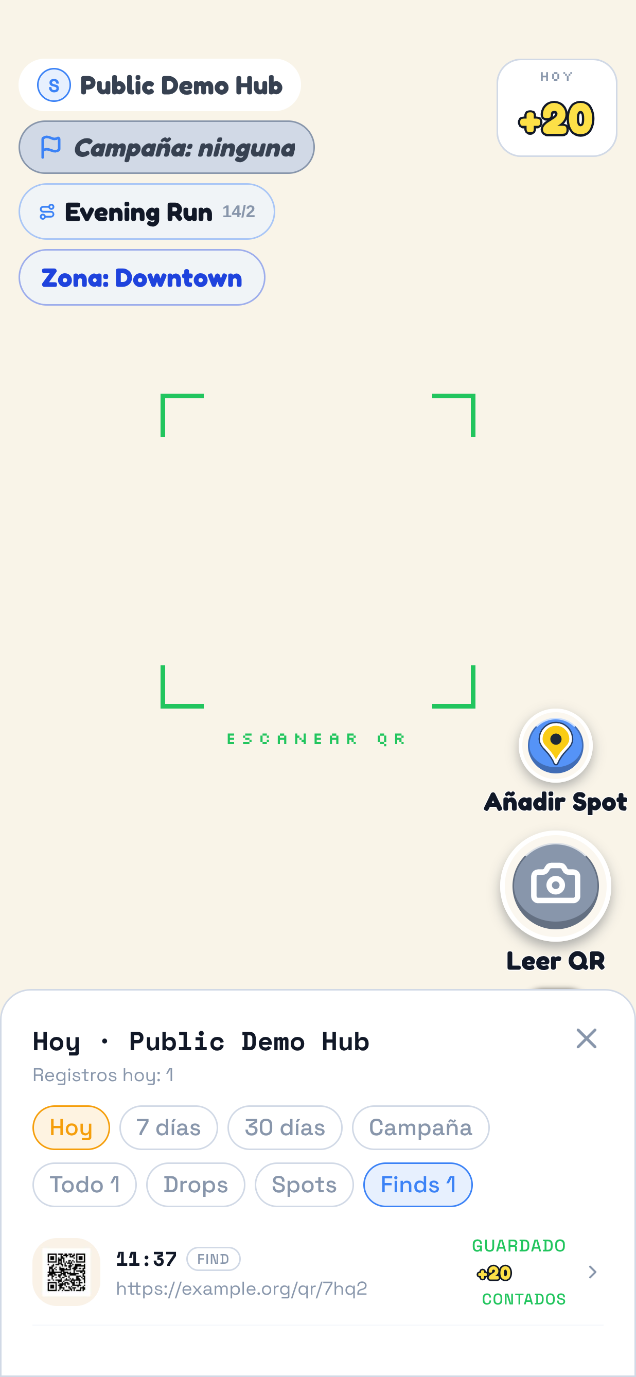 La cámara en TraceReach Drop con la hoja de actividad abierta sobre ella. Marcado en ella: el filtro de Finds, y la fila de abajo etiquetada FIND, que lleva una foto del código QR escaneado, la hora, la dirección a la que apunta el código y Guardado.