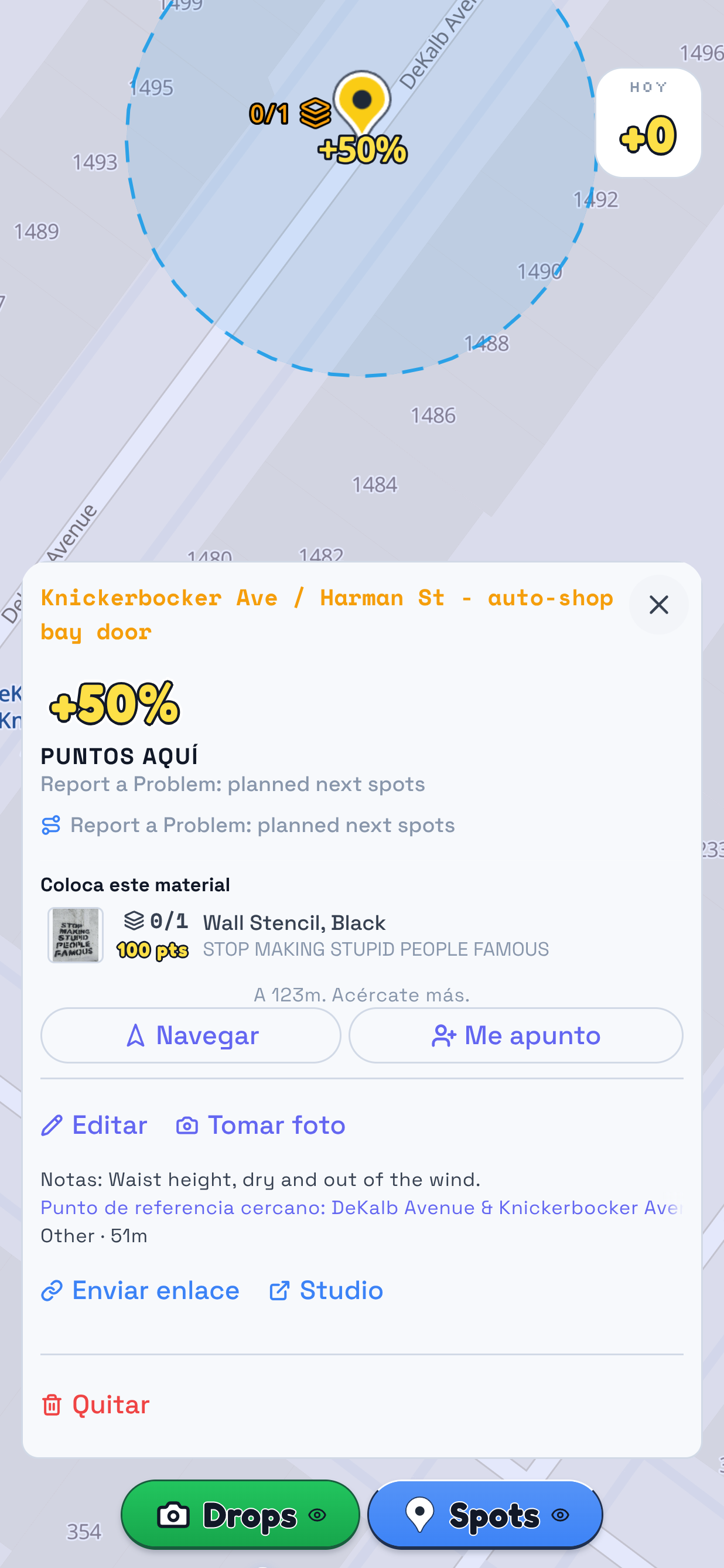 Un Spot abierto en Drop muestra lo que se pide para esta puerta: un esténcil aplicado directamente, sin código que escanear
