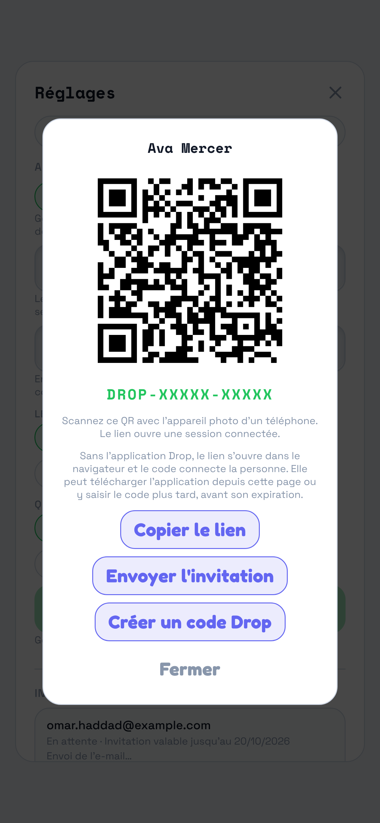 Le panneau Hub assombri derrière la carte du nouveau code Drop. Le repère entoure la carte avec le nom saisi, le QR, le code et les trois commandes : Copier le lien, Envoyer l’invitation et Créer un code Drop.