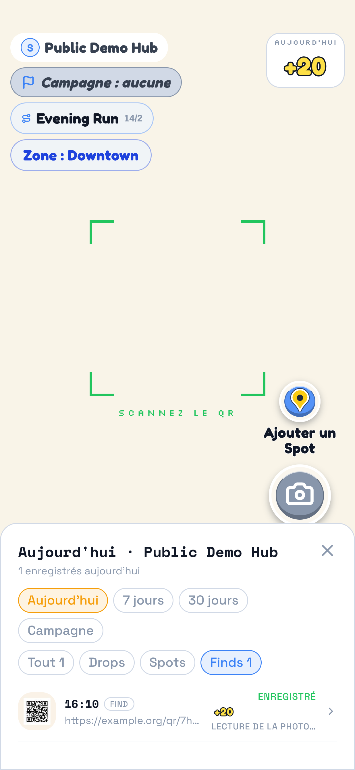 L’appareil photo de TraceReach Drop avec le panneau d’activité ouvert. Le repère entoure le filtre Finds et son unique ligne FIND : photo du QR scanné, heure, adresse de destination et mention Enregistré.