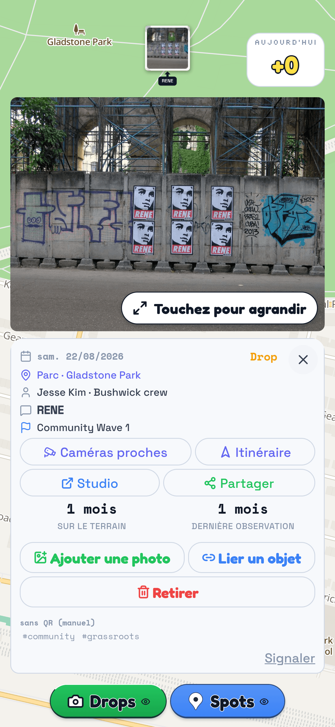 TraceReach Drop affiche un Drop enregistré : la photo de l'affiche sur son mur, avec le lieu, la date et la campagne en dessous.