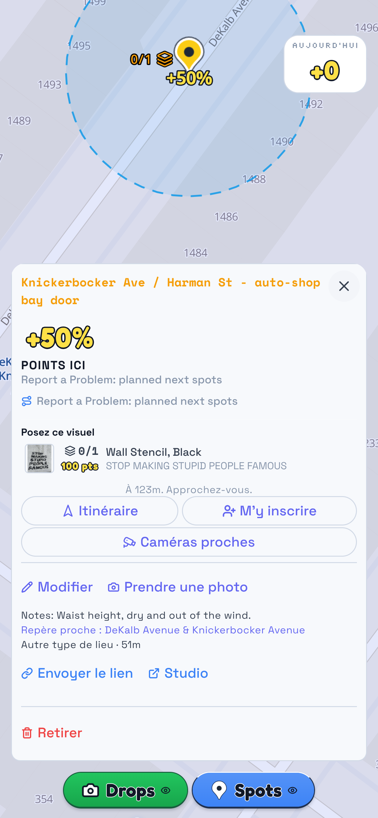 Un Spot dans Drop, ouvert sur ce que cette porte demande : un pochoir, pulvérisé directement, sans code à scanner